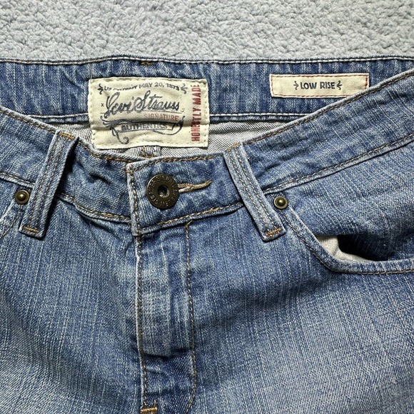 Levis Strauss Signature Low Rise denim jean shorts Size misses 10 Mid Mom Pants - Picture 2 of 9